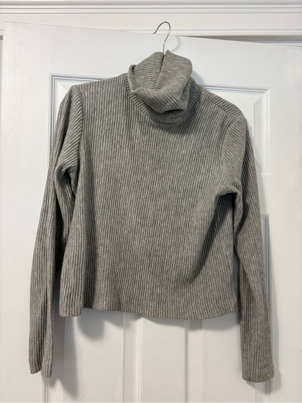 Club Monaco, gray turtleneck, ribbed M medium